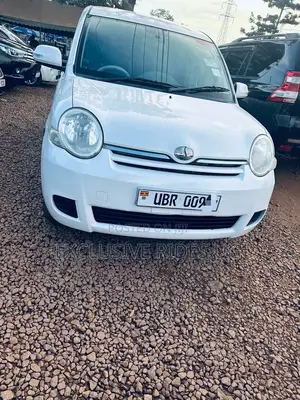 Toyota Sienta 2007 White