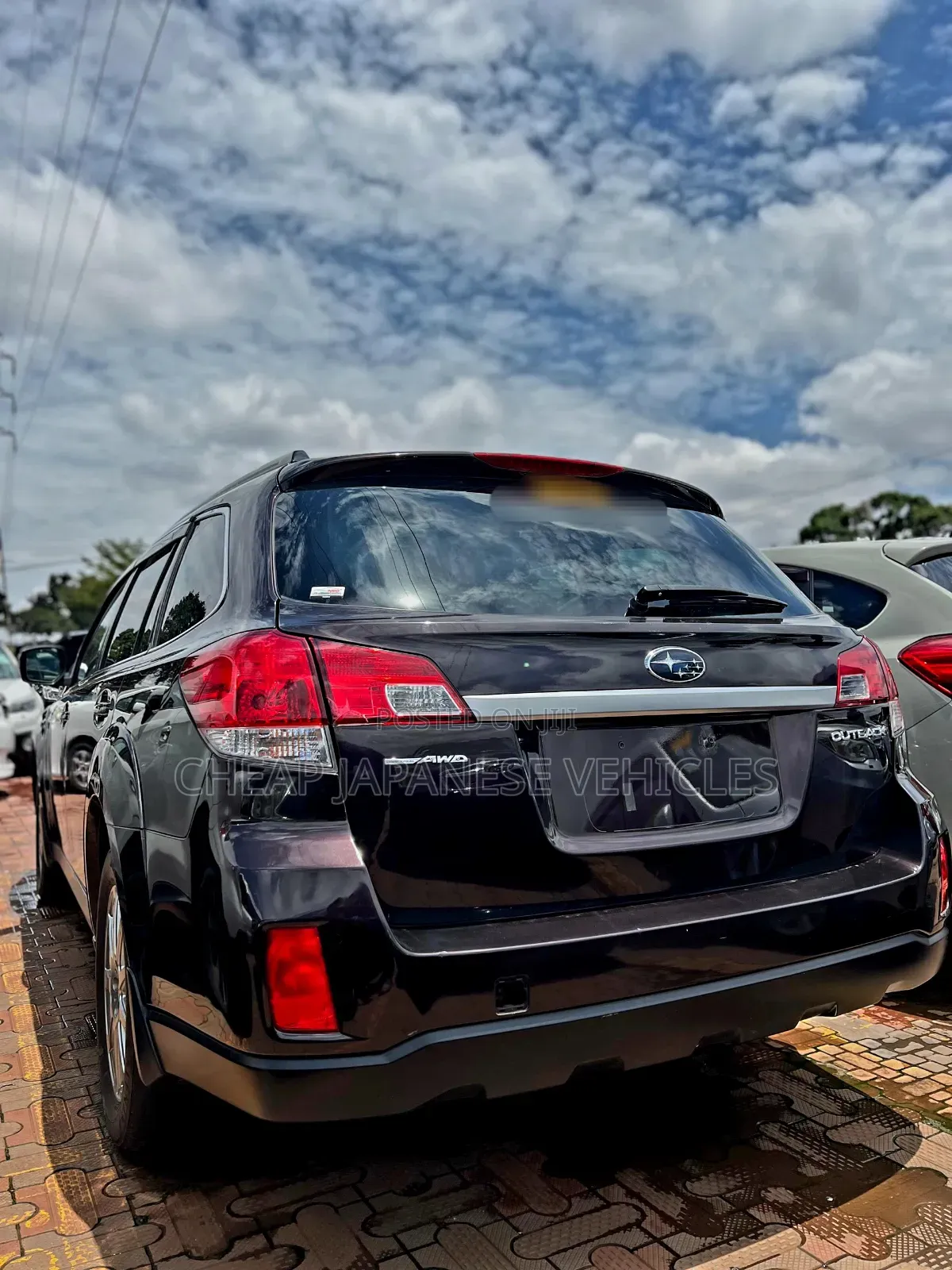 Subaru Outback 2.5i Premium 2011 Brown