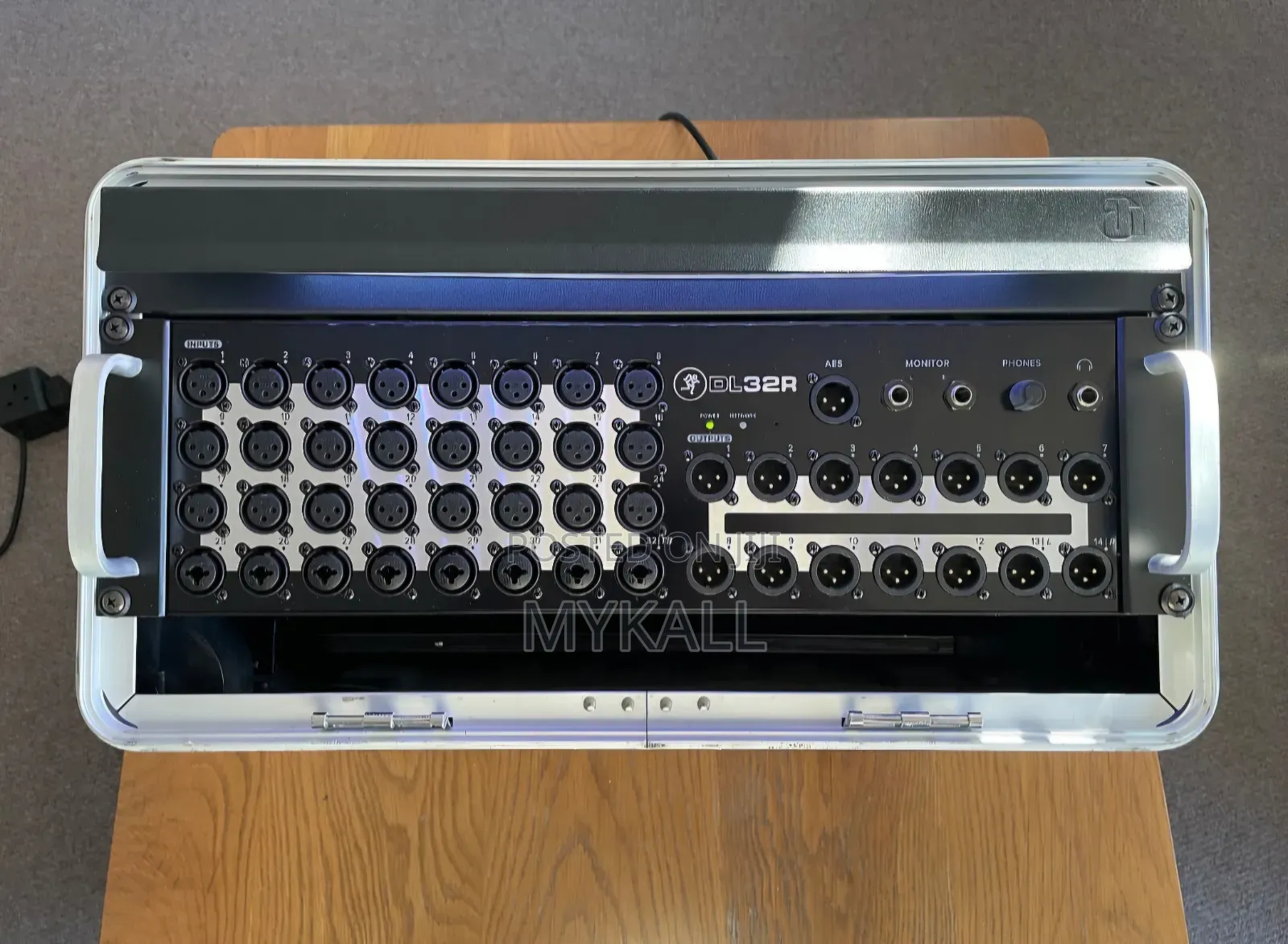 Mackie Dl32r 32-Channel Wireless Digital Mixer