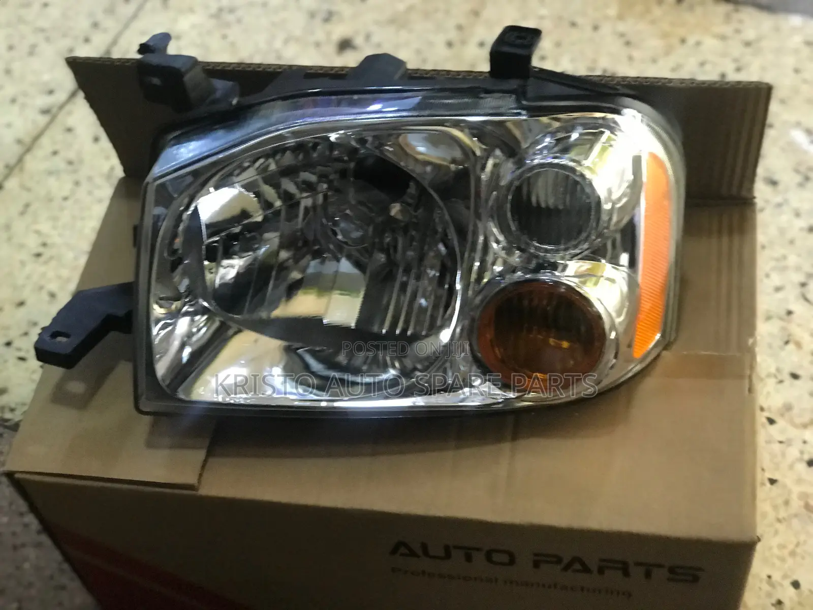 Headlamps Nissan Hardbody