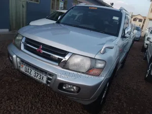 Mitsubishi Pajero 2004 Silver