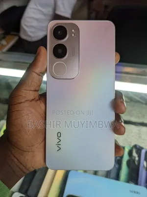 Photo - Vivo Y19 128 GB
