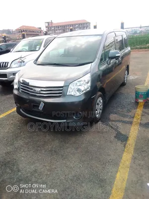 Toyota Noah 2009 Gold