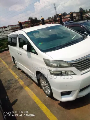 Photo - Toyota Vellfire 2011 White