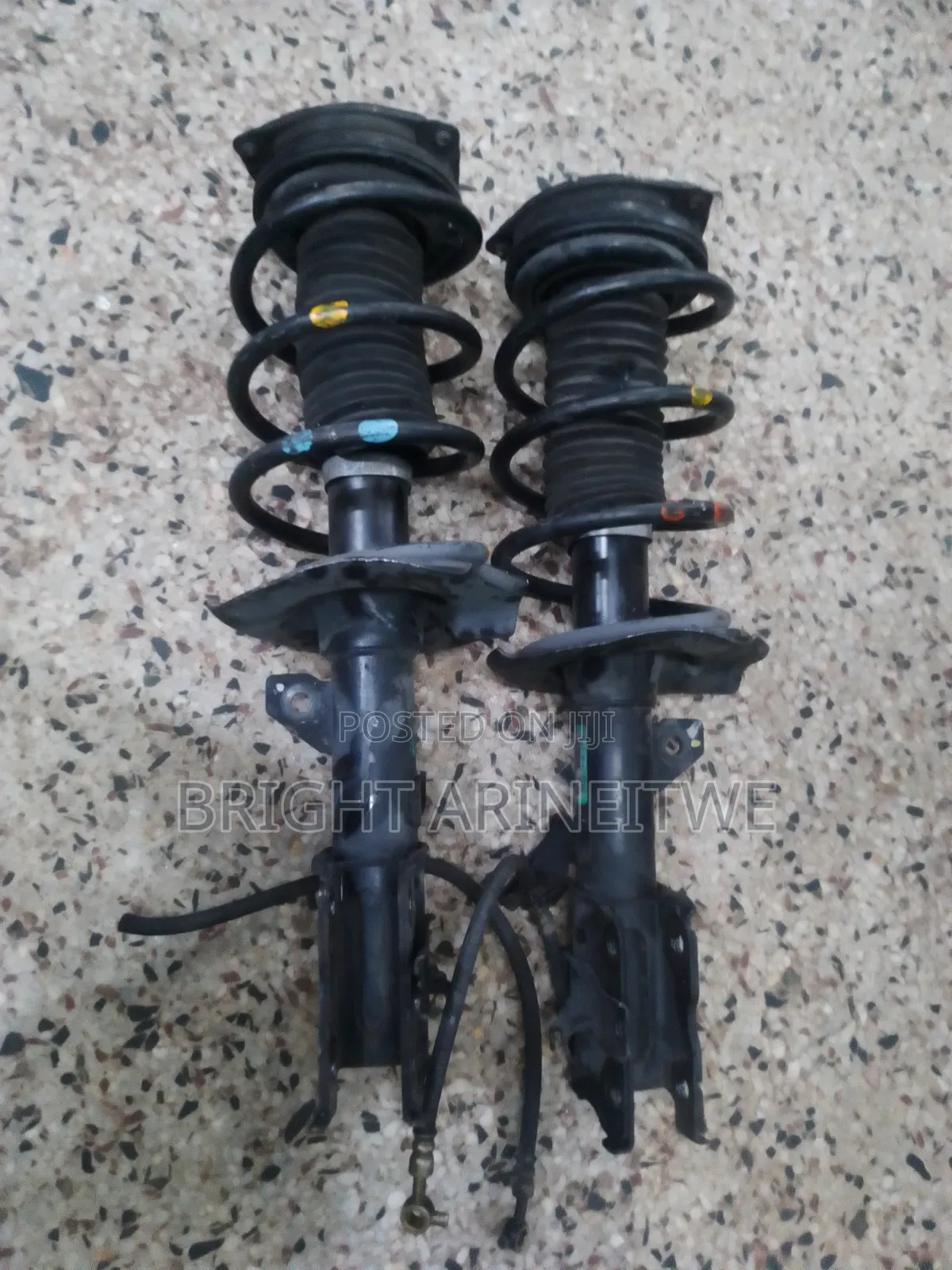 Front Shock Absorbers for Nissan Serena.