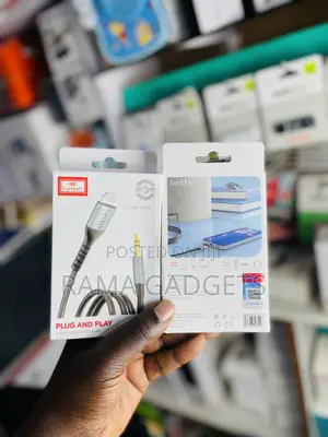 Earldom Lightning to 3.5mm Headphone Jack Aux Cable