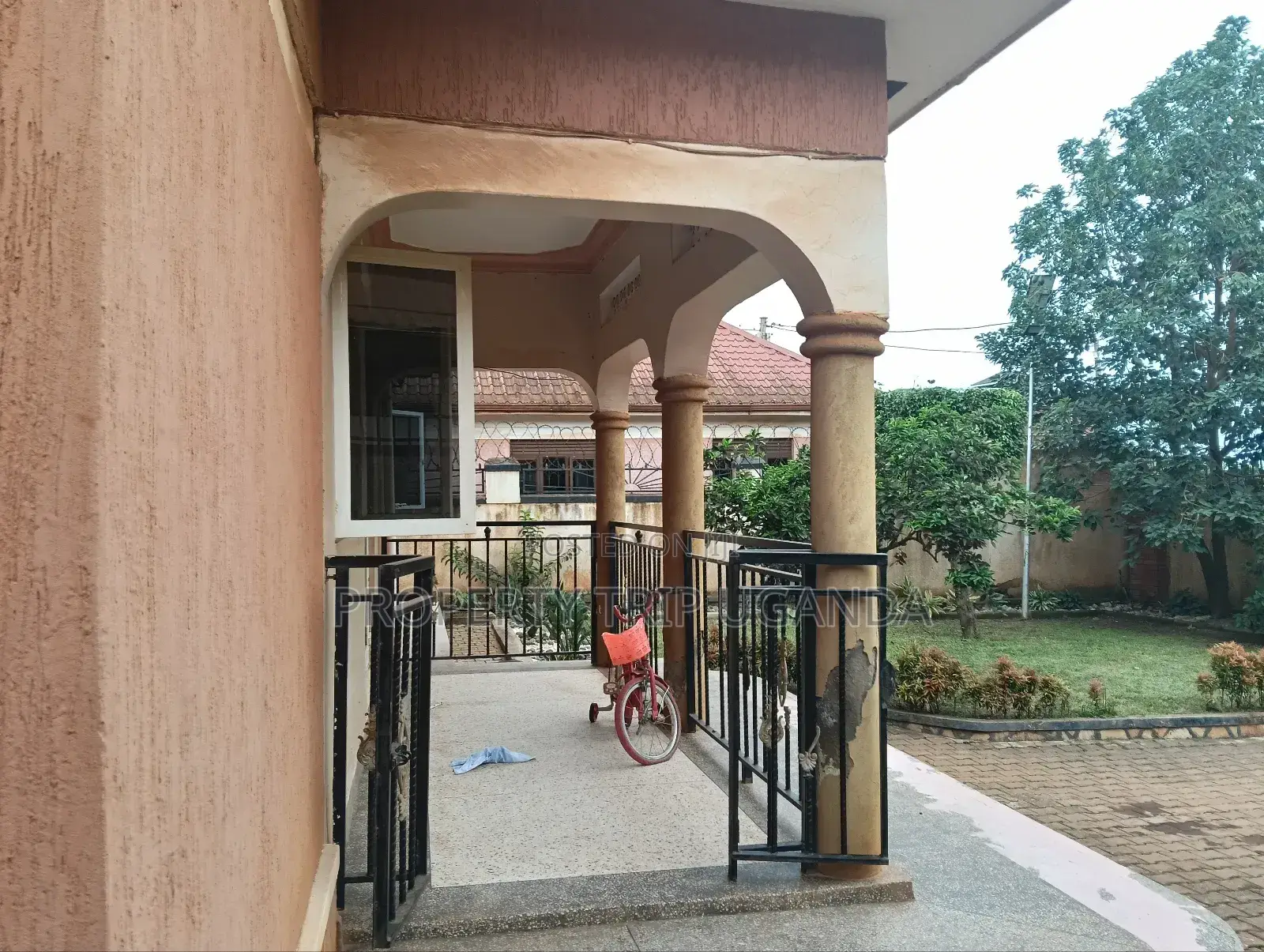 4bdrm House in Butenga, Kira for sale