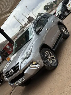 Toyota Fortuner 2.8 D AWD 2016 Silver