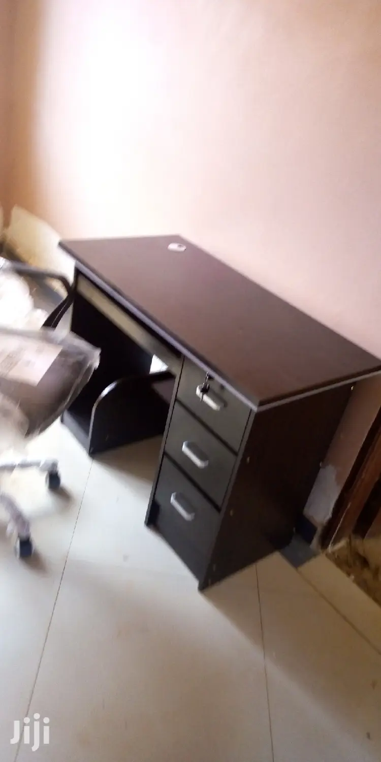 Aset of Desk and Chair