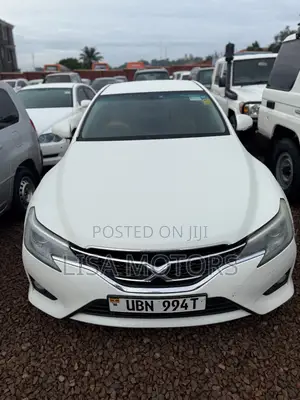 Photo - Toyota Mark X 2.5 RWD 2013 White