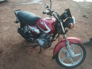 TVS HLX 125 2022 Red