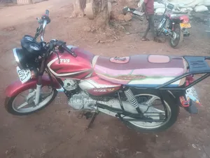TVS HLX 125 2022 Red