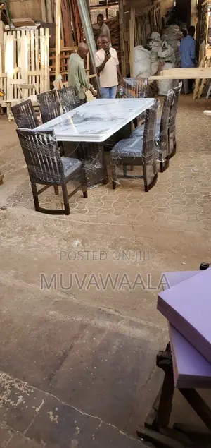 Mable Top Dinning Table