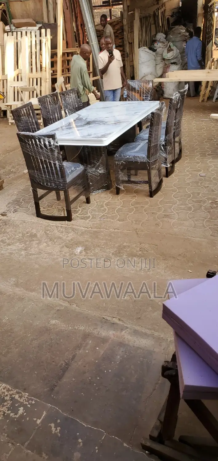 Mable Top Dinning Table