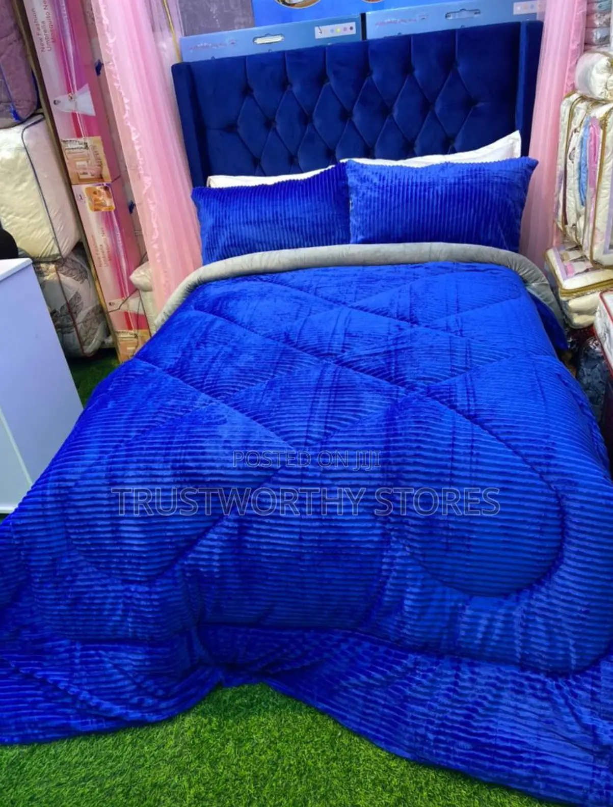 4pc Velvet Duvet - 2 Pillowcases, 1 Bedsheet and 1 Duvet