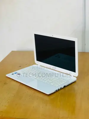 New Laptop Toshiba Satellite L50 8GB Intel Core I5 HDD 500GB