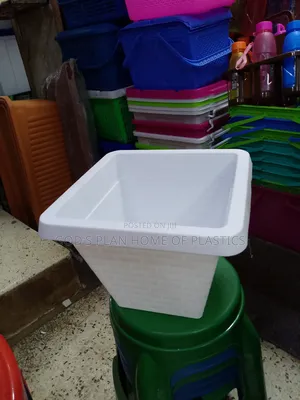 Photo - White Plastic Flower Pots (Jazmine M)