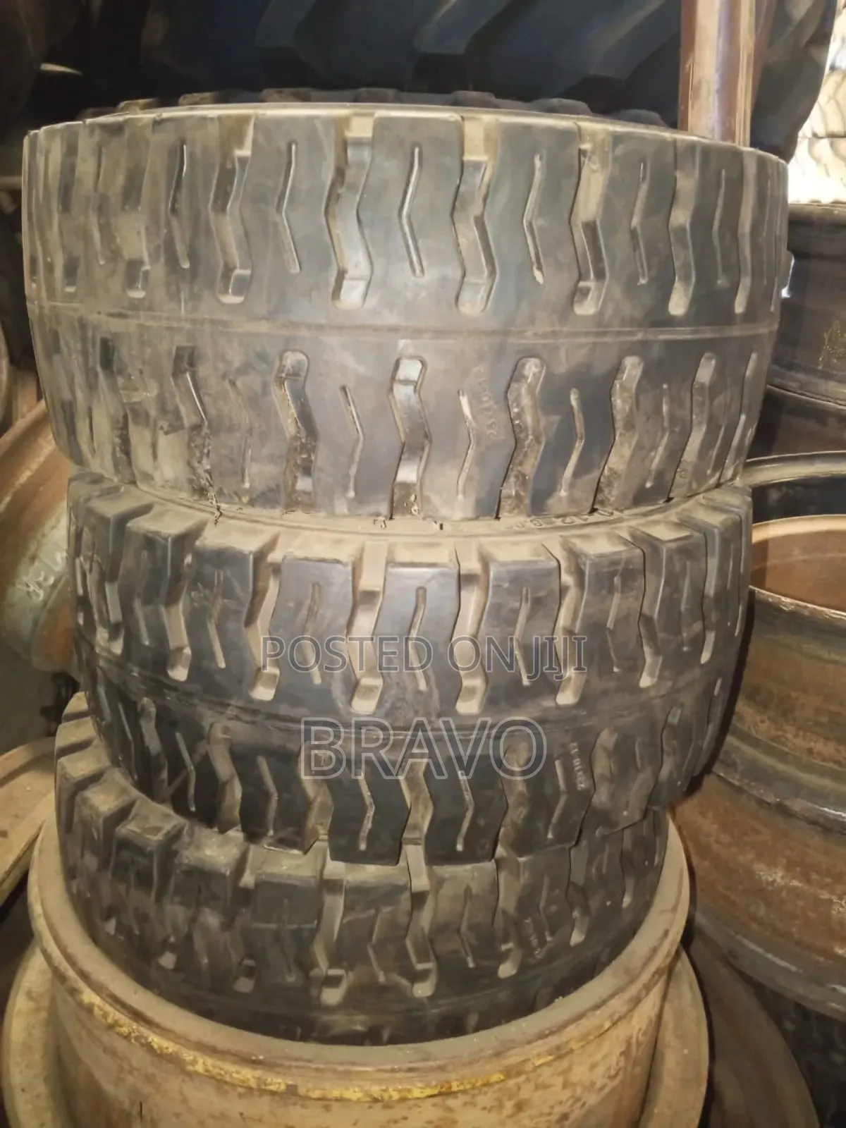 32x10 - 12 Solid Tyres for Forklift.