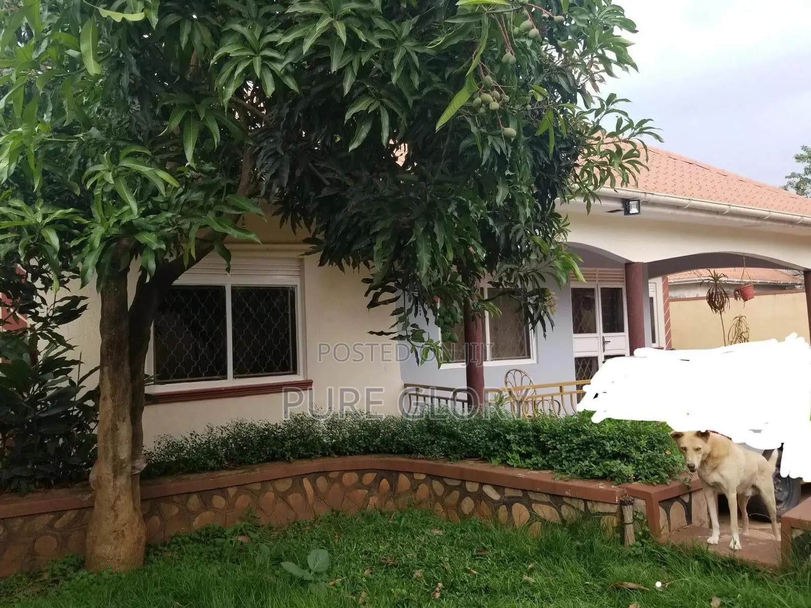 3bdrm Bungalow in Buwate, Central Division for sale
