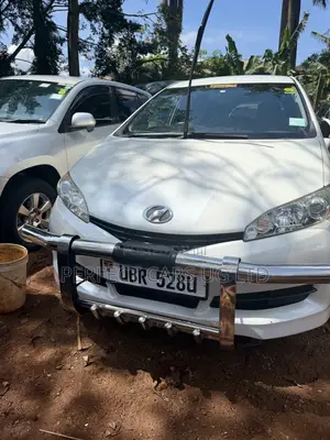 Photo - Toyota Wish 2010 Off white