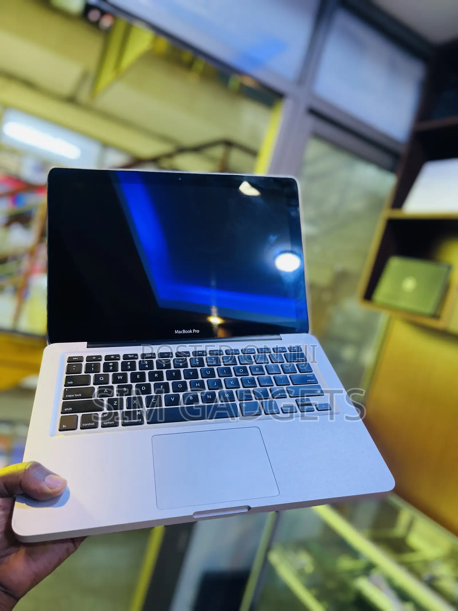 Laptop Apple MacBook Pro 4GB Intel Core I5 SSD 128GB