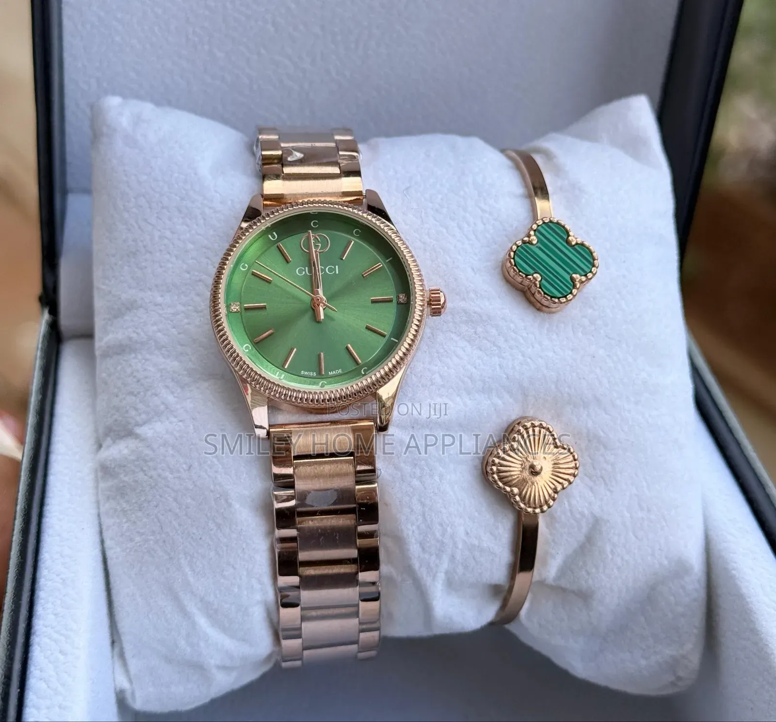 Gucci Ladies Gift Box Watch With a Bracelet