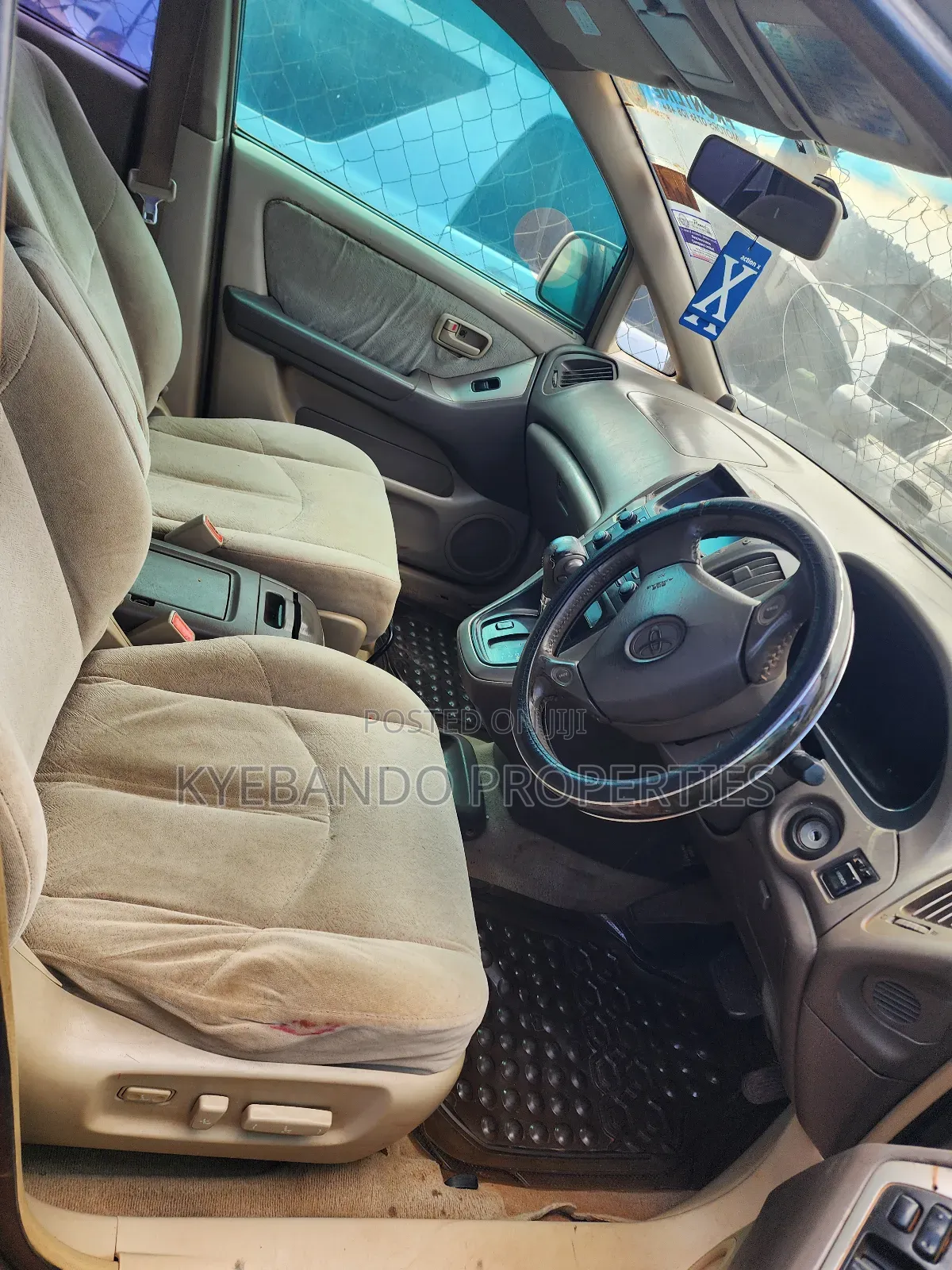 Toyota Harrier 3.0 V6 1999 Gold
