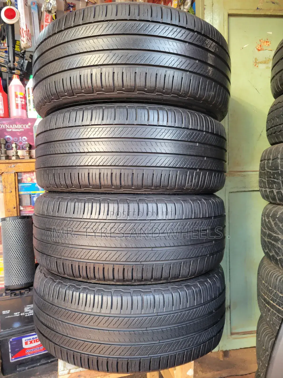 It's 235 55 R18 Michelin Primacy Suv+.The Gd Tires N Nice 