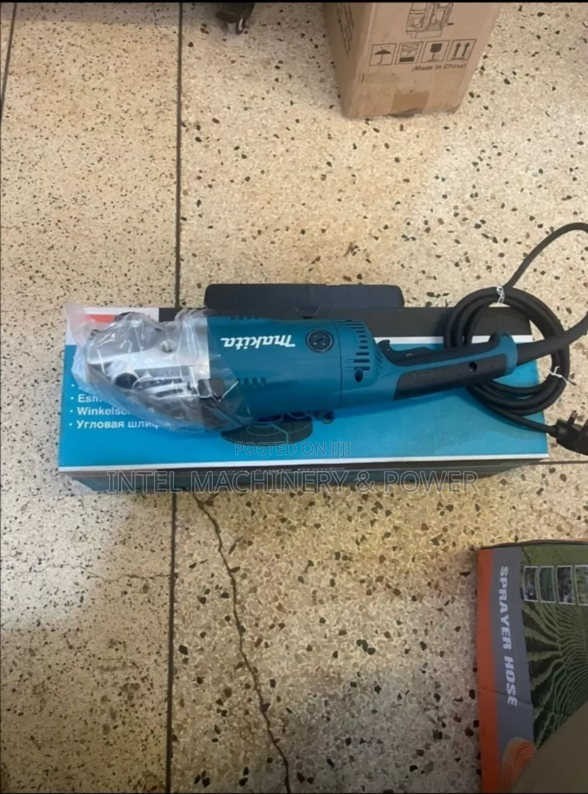 Makita Ga 9020 Angle Grinder