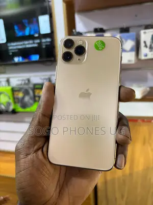 Photo - Apple iPhone 11 Pro Max 256 GB Gold