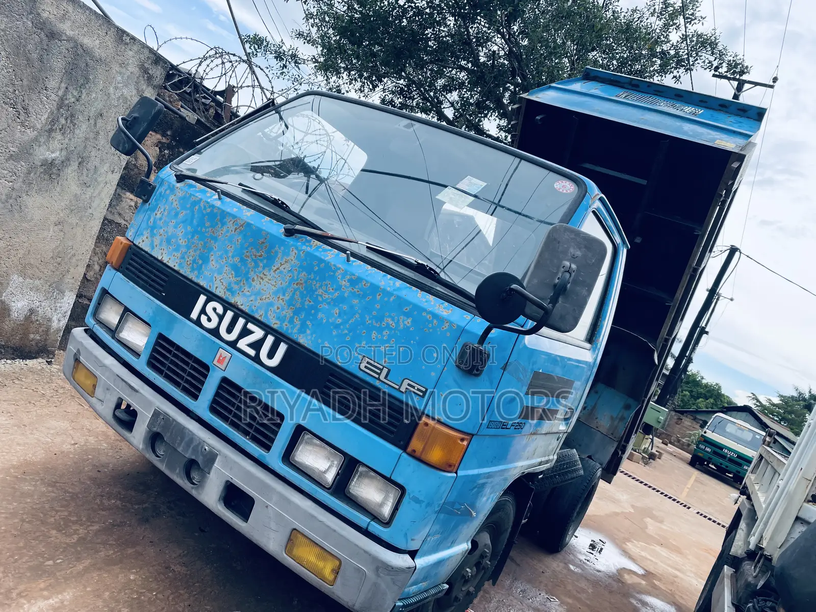 Isuzu Dumper
