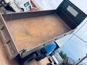 Isuzu Dumper