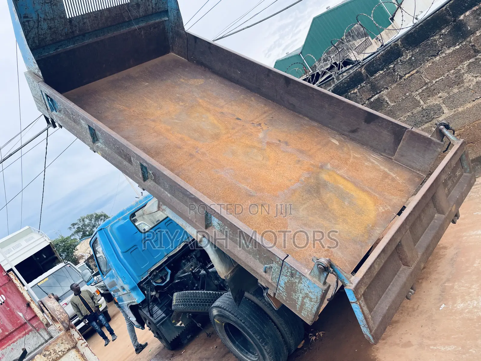 Isuzu Dumper