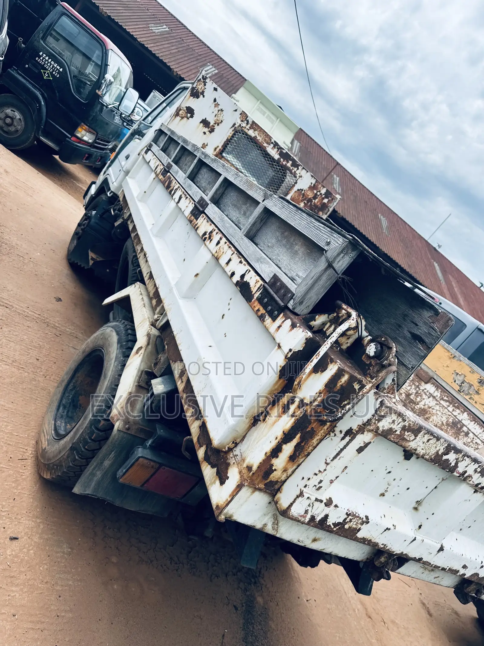 Isuzu Elf Tipper 1999 White