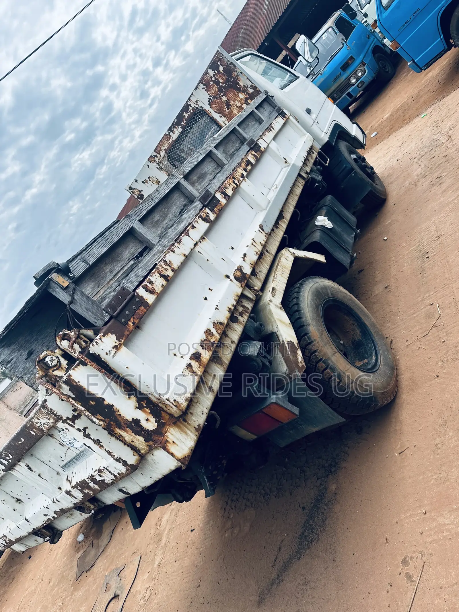 Isuzu Elf Tipper 1999 White