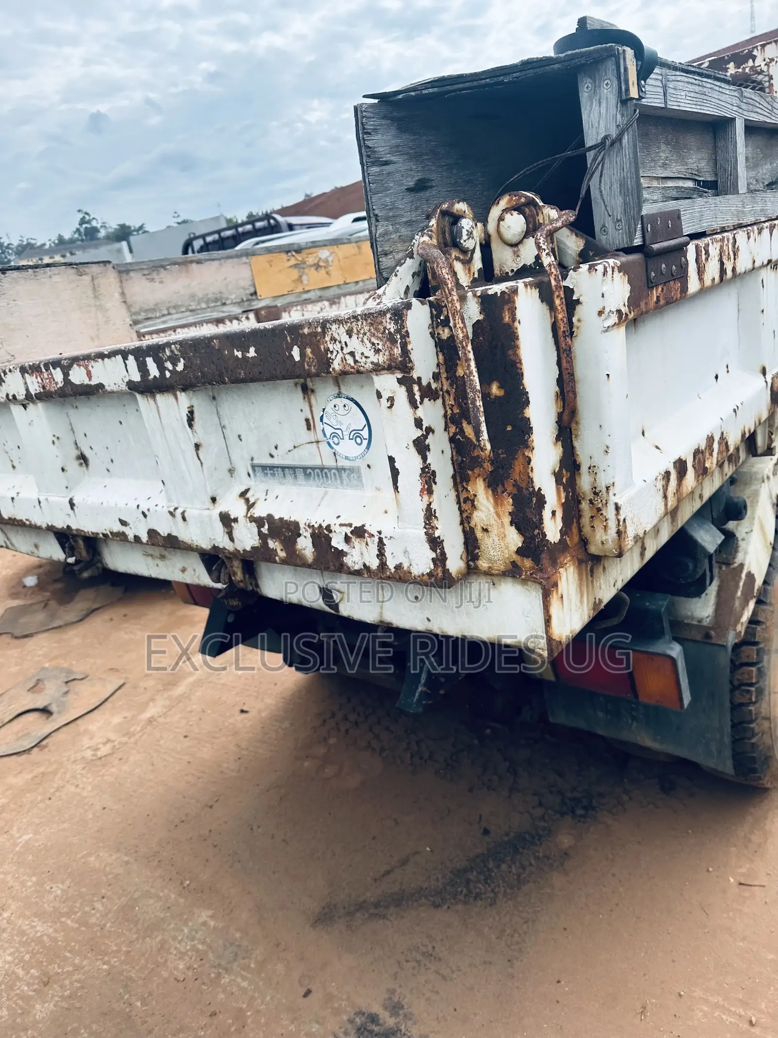 Isuzu Elf Tipper 1999 White
