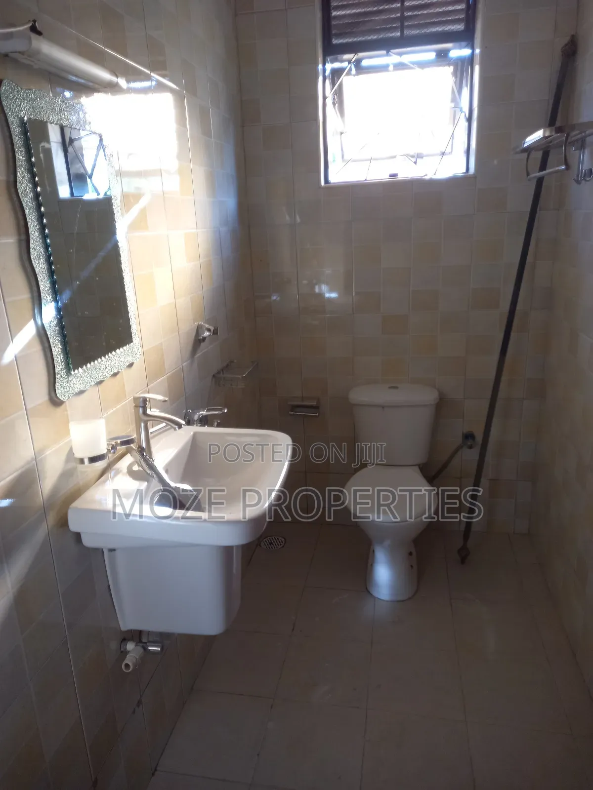 2bdrm Bungalow in Kira Mamerito Road, Central Division for rent