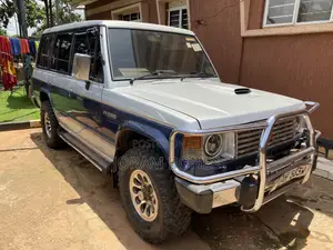 Photo - Mitsubishi Pajero 1990 Gray