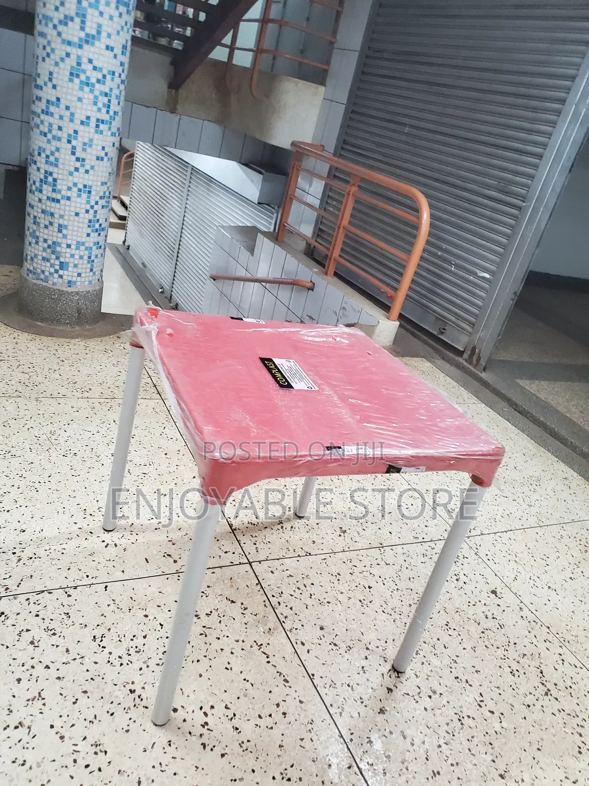Cocktail Plastic Table for Bar/Restaurant Dining