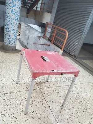 Cocktail Plastic Table for Bar/Restaurant Dining