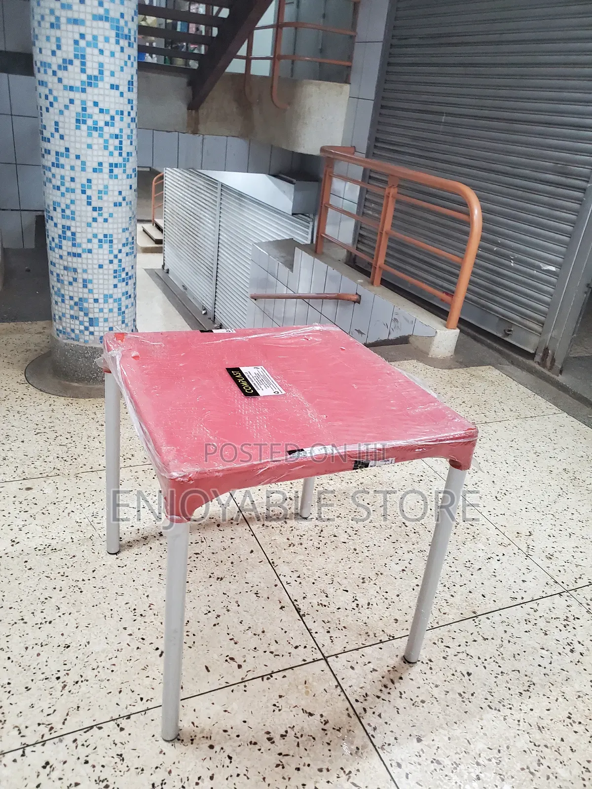 Cocktail Plastic Table for Bar/Restaurant Dining