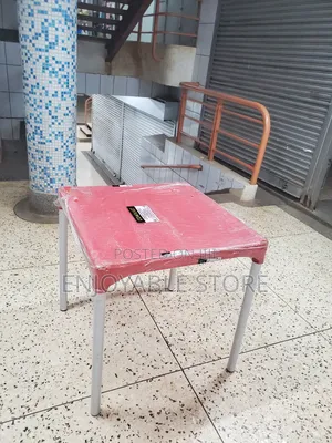 Cocktail Plastic Table for Bar/Restaurant Dining