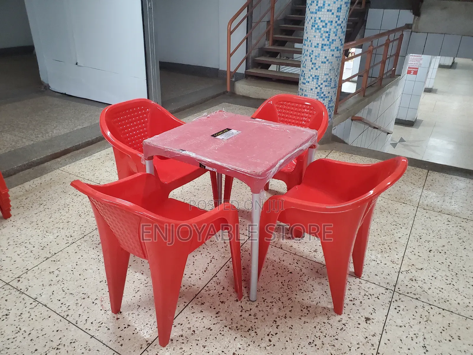Red Plastictable and Chairs Set for Hotel/Beach/Bar