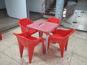 Red Plastictable and Chairs Set for Hotel/Beach/Bar