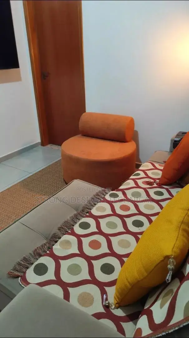 Round / Lounge Chair for Living Rooms/ Boutiques/ Reception