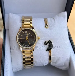 Gucci Women's Giftbox Watch With a Bracelet