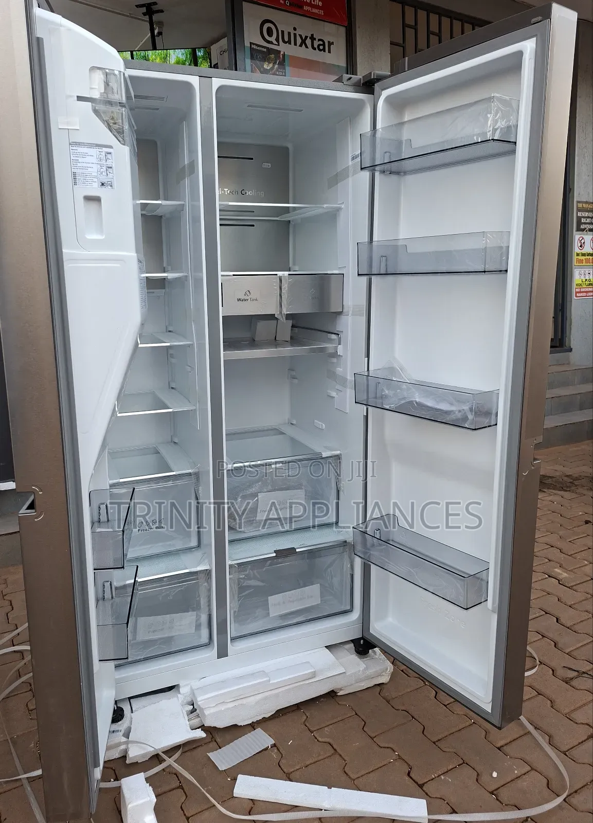 Hisense 720 Liters Refrigerator Dispenser Ice Maker, Wifi