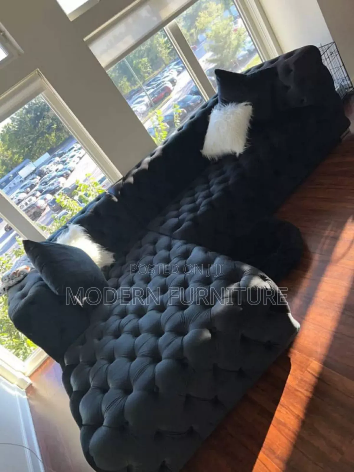 Tuft Sofa of 5 Seaters