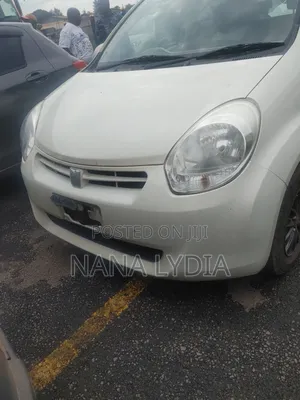 Toyota Passo 2011 Beige