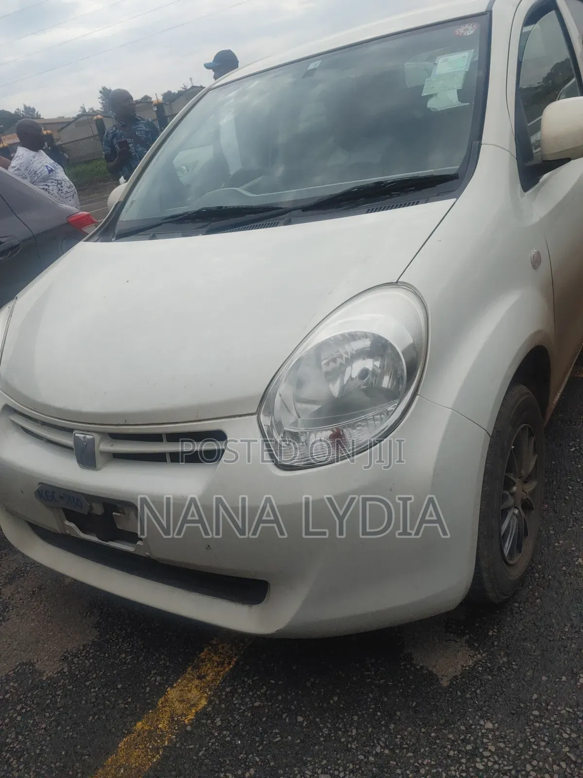 Toyota Passo 2011 Beige